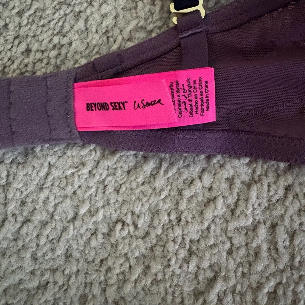 La SENZA Lace Push-Up Bra in Mauve with Crisscross Straps and Rhinestones - Picture 6 of 7